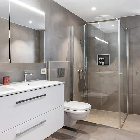 Modern 4br - 2 Baths Balconies & Parking