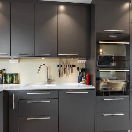 Modern 4br - 2 Baths Balconies & Parking Bergen