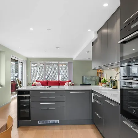 Modern 4br - 2 Baths Balconies & Parking Bergen