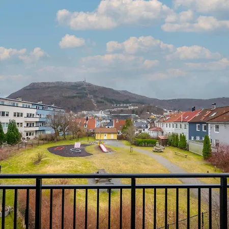 Modern 4br - 2 Baths Balconies & Parking * Bergen