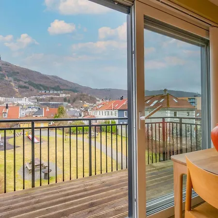 Modern 4br - 2 Baths Balconies & Parking Bergen