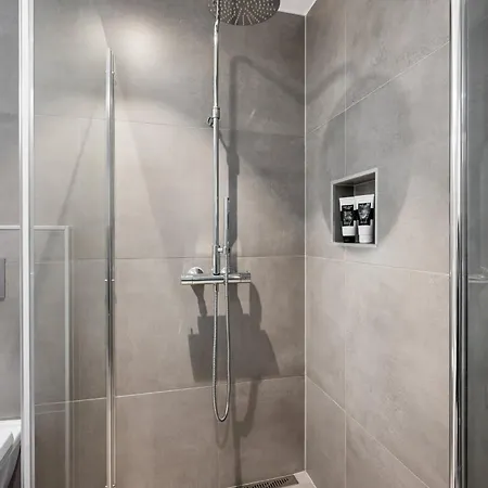 Apartman Modern 4br - 2 Baths Balconies & Parking *