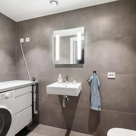 Modern 4br - 2 Baths Balconies & Parking * Bergen