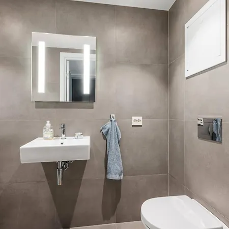 Apartman Modern 4br - 2 Baths Balconies & Parking *