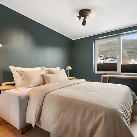 Modern 4br - 2 Baths Balconies & Parking Bergen