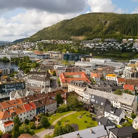 Modern 4br - 2 Baths Balconies & Parking Apartman